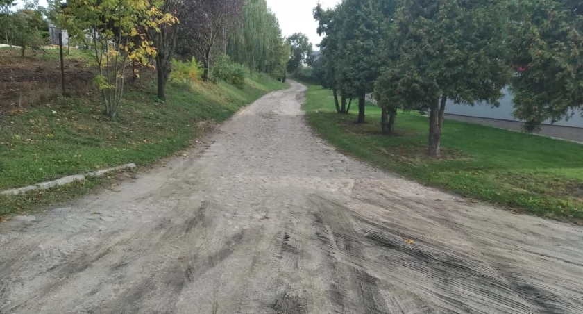 Fot: modernizację przejdzie m.in. droga do jeziora w Sobieradzu