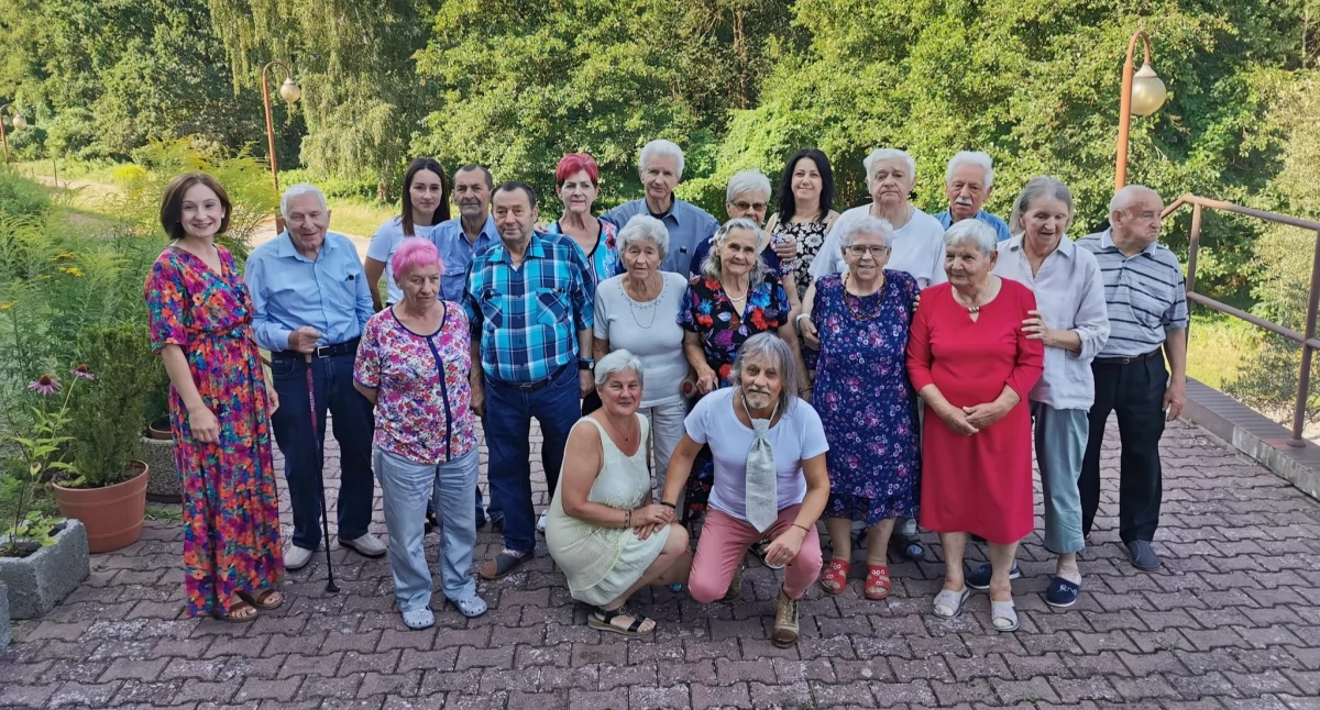 Seniorzy, Gryfińscy seniorzy korzystają wakacji Zorganizowali potańcówkę! [GALERIA] - zdjęcie, fotografia