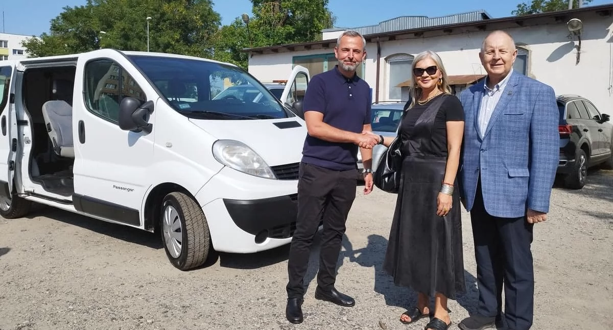Transport i komunikacja, przekazał samochód Gryfińskiego Kultury [GALERIA] - zdjęcie, fotografia
