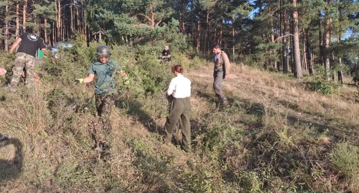 Inicjatywy społeczne, Uporządkowali punkt dowodzenia forsowaniem - zdjęcie, fotografia