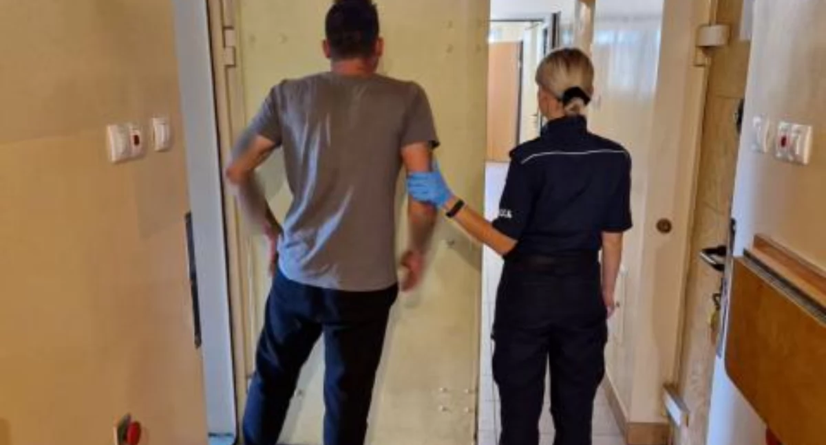 Policja - kryminalne, latek sobie pojeździ - zdjęcie, fotografia