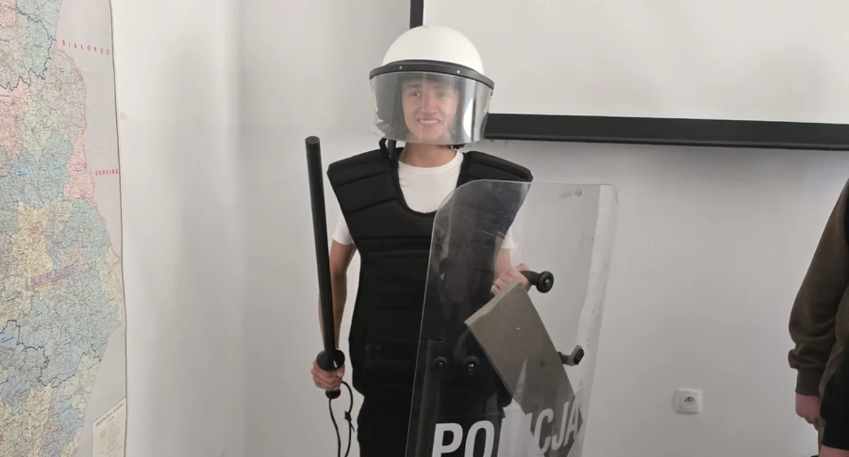Szkoły i przedszkola, Gryfińscy licealiści dowiedzieli wygląda praca policji [ZDJĘCIA] - zdjęcie, fotografia