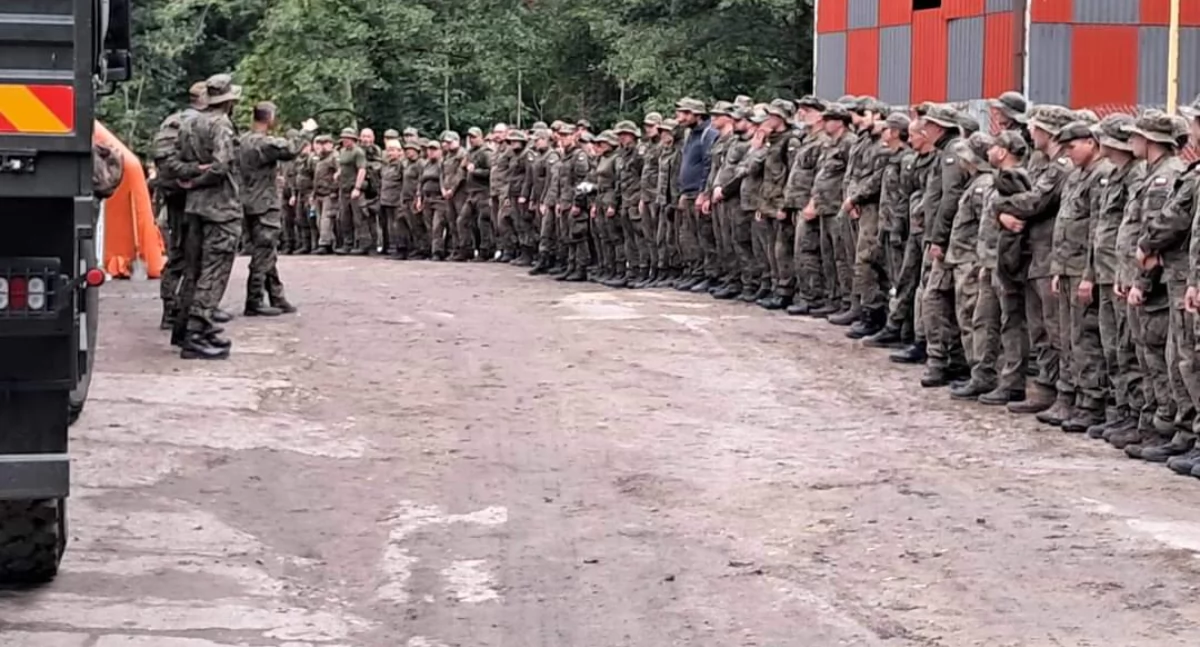 Info, Wojsko Gryfinie soboty będzie działał całodobowy sztab - zdjęcie, fotografia