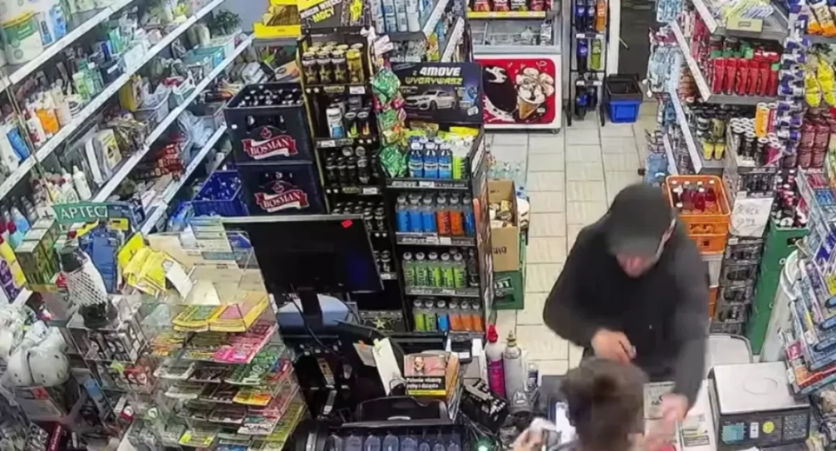 Policja - kryminalne, Groził ekspedientce Policja zatrzymała nożownika Kołbacza - zdjęcie, fotografia