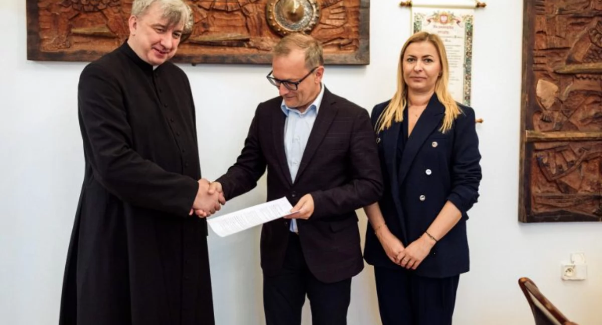 Kościół, Odnowią jeszcze jeden kosciół - zdjęcie, fotografia