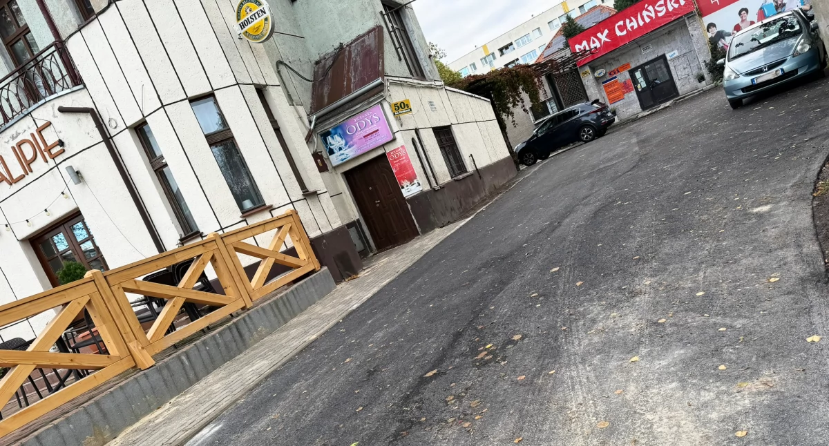 Transport i komunikacja, nawierzchnia parkingu Społem - zdjęcie, fotografia