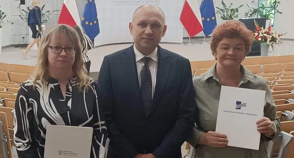 Szkoły i przedszkola, Nauczyciele nagrodami Ministra Edukacji Narodowej Kuratora Oświaty [GALERIA] - zdjęcie, fotografia