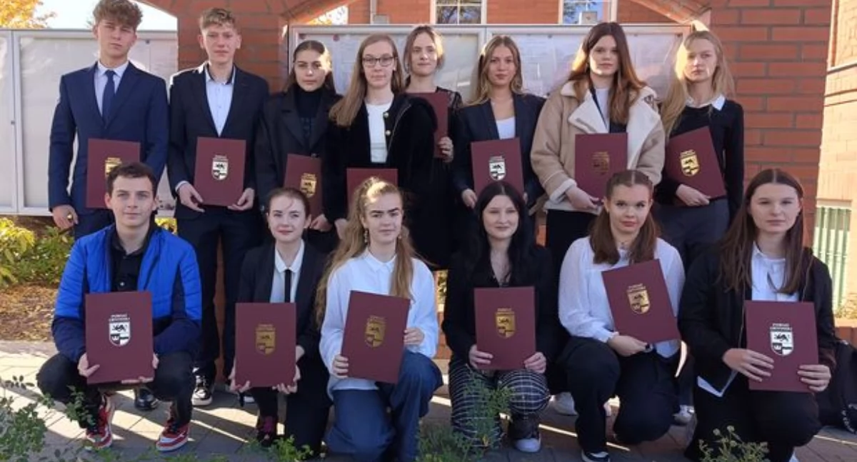 Szkoły i przedszkola, Prezentujemy stypendystów Gryfinie - zdjęcie, fotografia