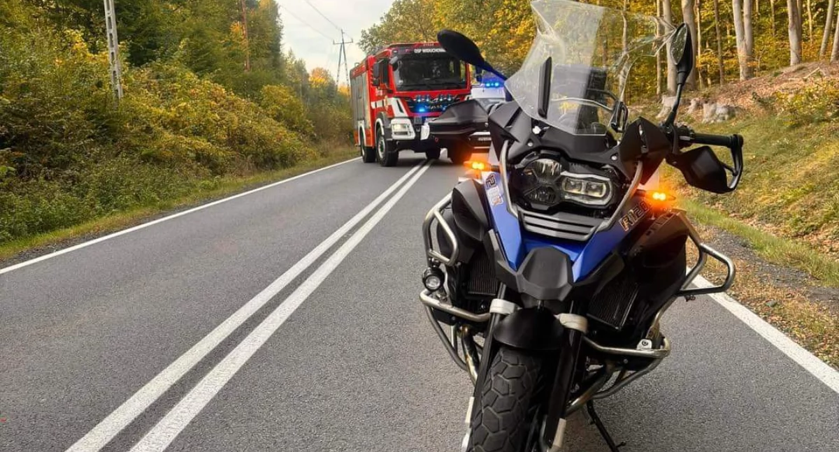 Wypadki drogowe, letni motocyklista Niemiec wjechał osobówkę trafił szpitala - zdjęcie, fotografia