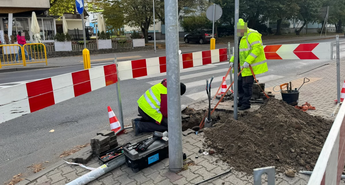 Transport i komunikacja, Wreszcie usunęli krzywy słup - zdjęcie, fotografia
