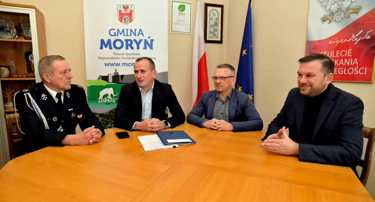 Straż pożarna, Otrzymali dotację zakup pojazdu strażaków ochotników - zdjęcie, fotografia