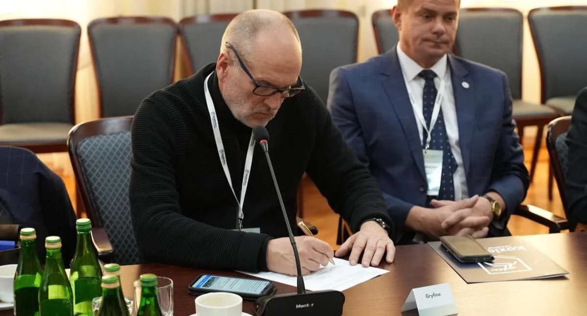 Samorządowcy, Burmistrz rozmawiał transformacji energetycznej przyszłości miast - zdjęcie, fotografia