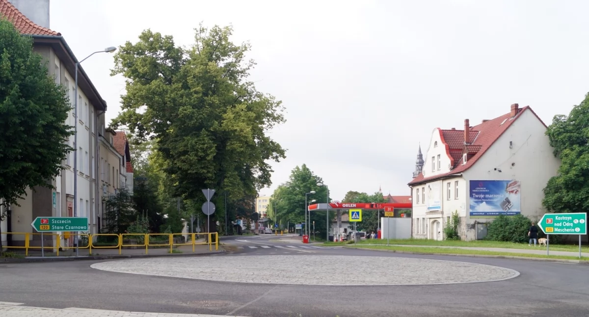 Wypadki drogowe, Potrącenie rondzie Rzeszowskiego Samochód uderzył przechodzącego pasach - zdjęcie, fotografia
