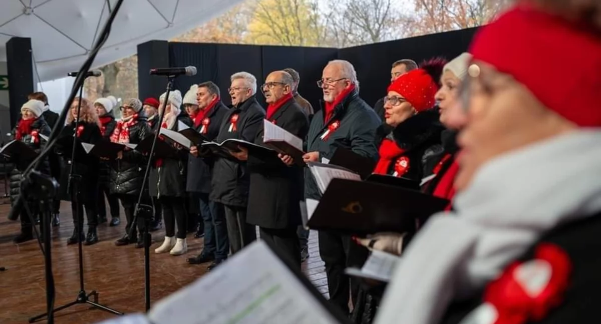 Koncerty muzyka, Chór Musica zaśpiewał Niepodległej [GALERIA] - zdjęcie, fotografia