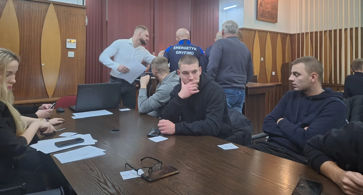 Piłka nożna, Radca prawny potwierdza wybrać Energetyk - zdjęcie, fotografia