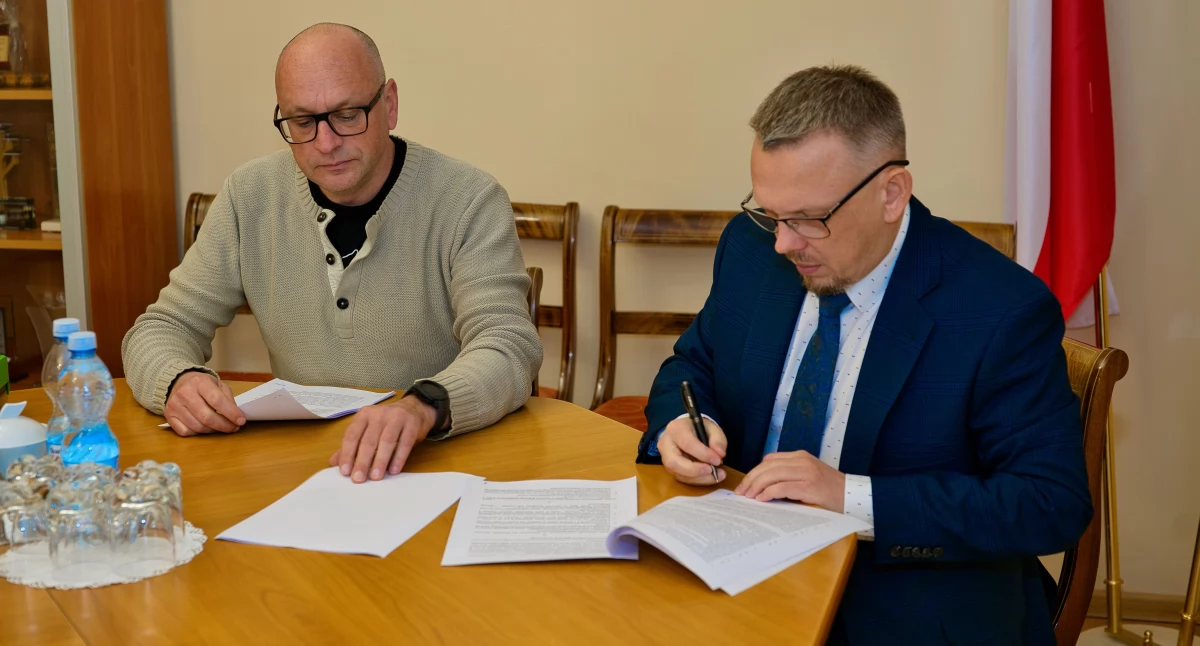 Samorządowcy, Sporządzają ogólny gminy - zdjęcie, fotografia
