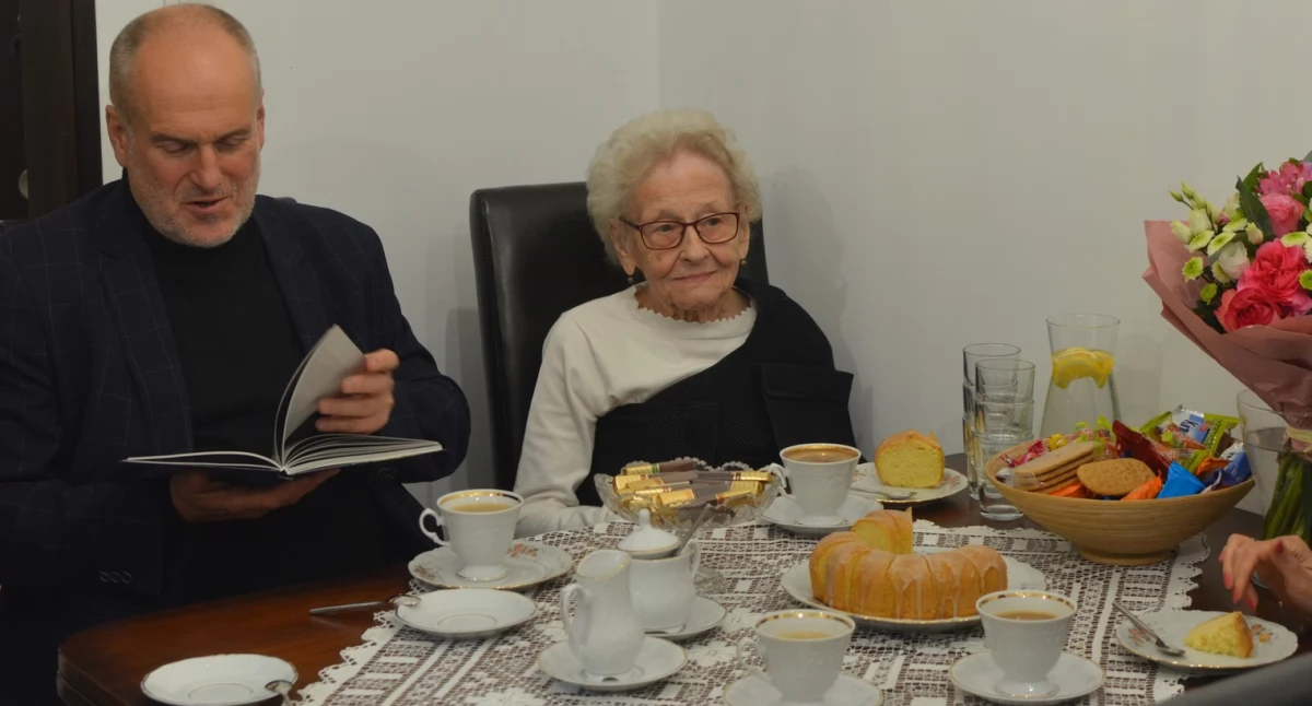 Seniorzy, urodziny Hildegardy Kality Niemki która została żoną Powstańca Warszawskiego - zdjęcie, fotografia