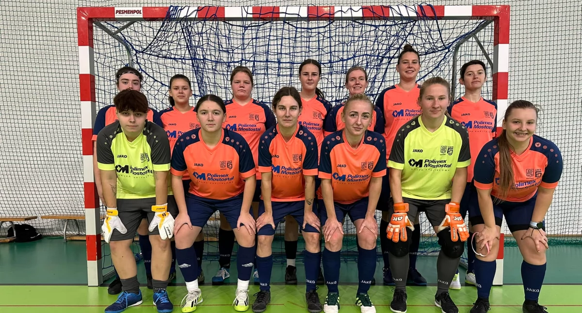 Piłka nożna, Piłkarki Gryfina wzięły udział turnieju Puchar Polski futsalu - zdjęcie, fotografia