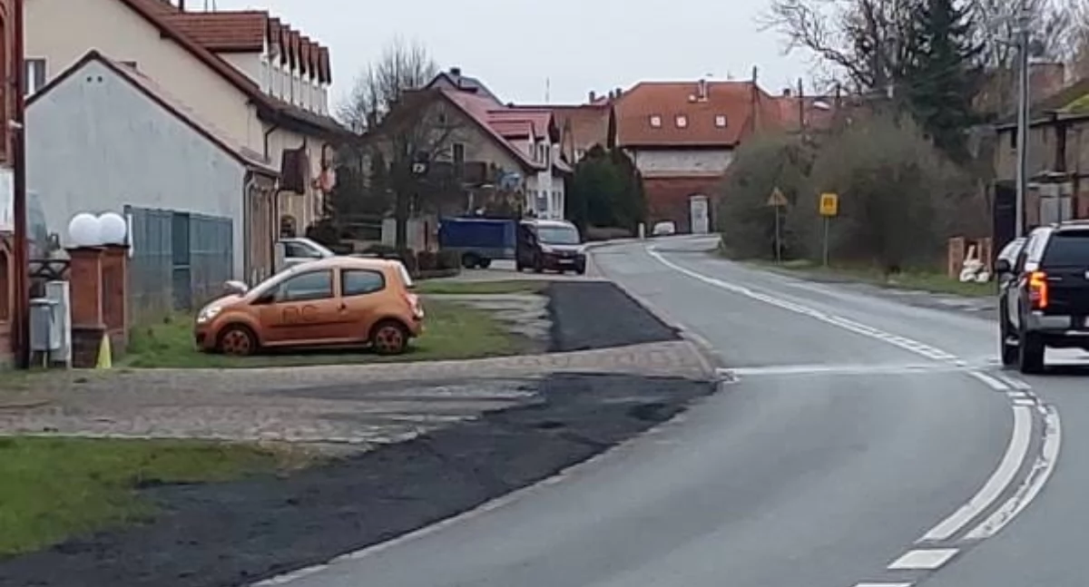 Inwestycje, Podpisali umowy Ponadto trwają prace wzdłuż drogi Kościuszki - zdjęcie, fotografia