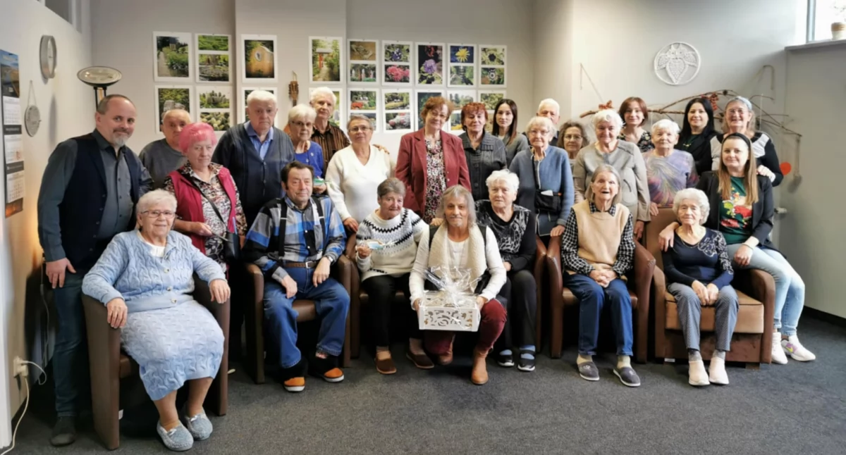 Seniorzy, Seniorzy pożegnali Tadka Wasilewskiego Gryfiński artysta przeszedł emeryturę - zdjęcie, fotografia