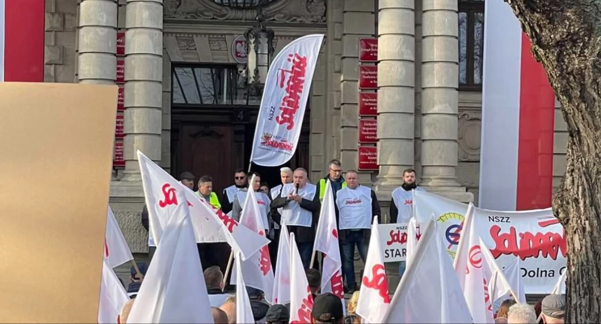 Elektrownia Dolna Odra, Organizują wyjazd autokarowy Warszawy manifestację obronie miejsc pracy elektrowni - zdjęcie, fotografia