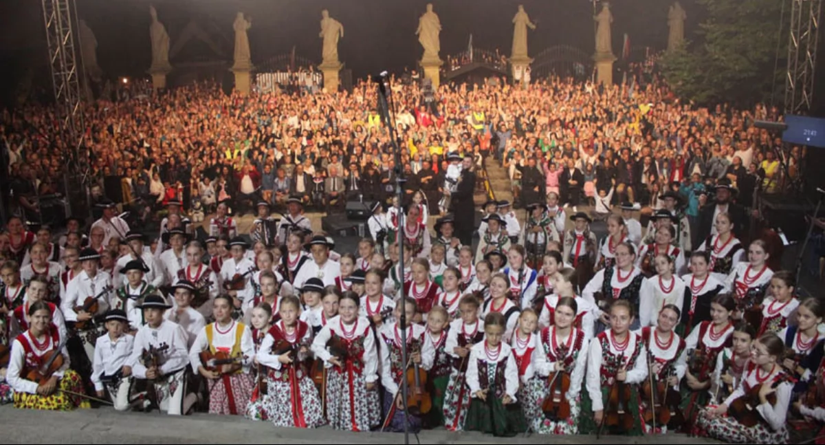 Imprezy, Halówka koncerty Małej Armii Janosika [ROZKŁAD JAZDY] - zdjęcie, fotografia
