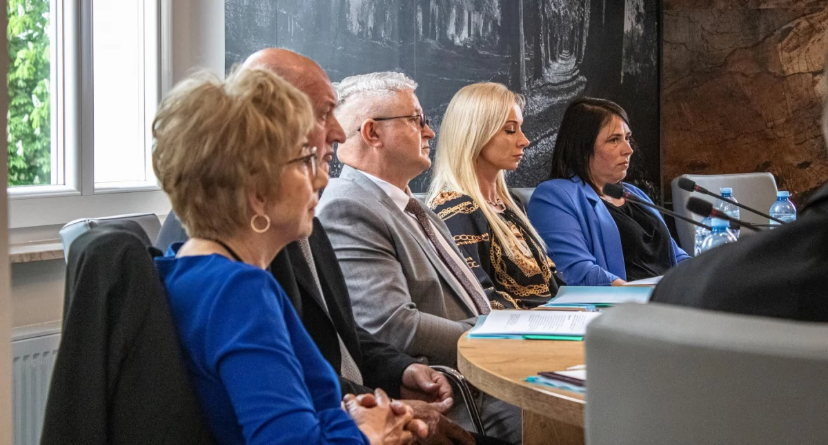 Samorządowcy, Gmina udostępniła grafik dyżurów radnych - zdjęcie, fotografia