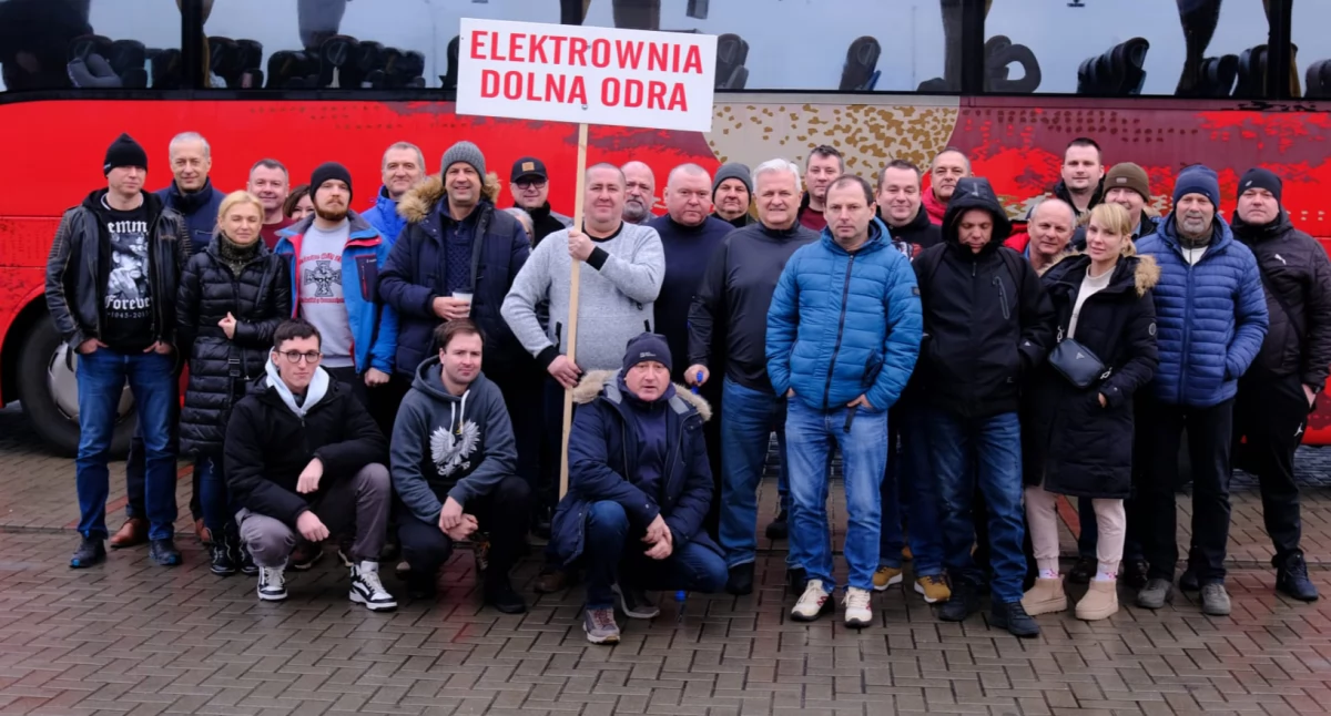 MNSZZ Pracowników ZEDO oraz Solidarność 80 w drodze na protest