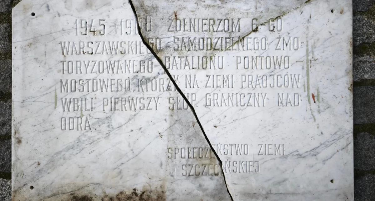 Inicjatywy społeczne, Mieszkańcy uratowali tablicę pamiątkową! - zdjęcie, fotografia