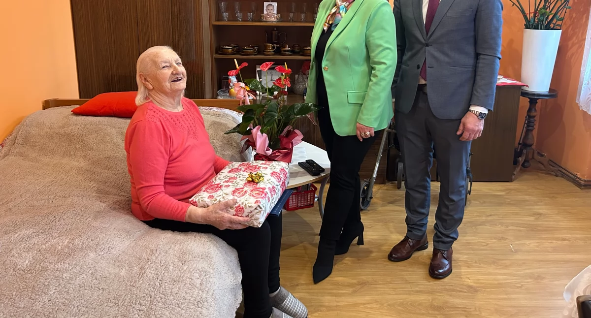 Seniorzy, urodziny Zofii Majborskiej - zdjęcie, fotografia