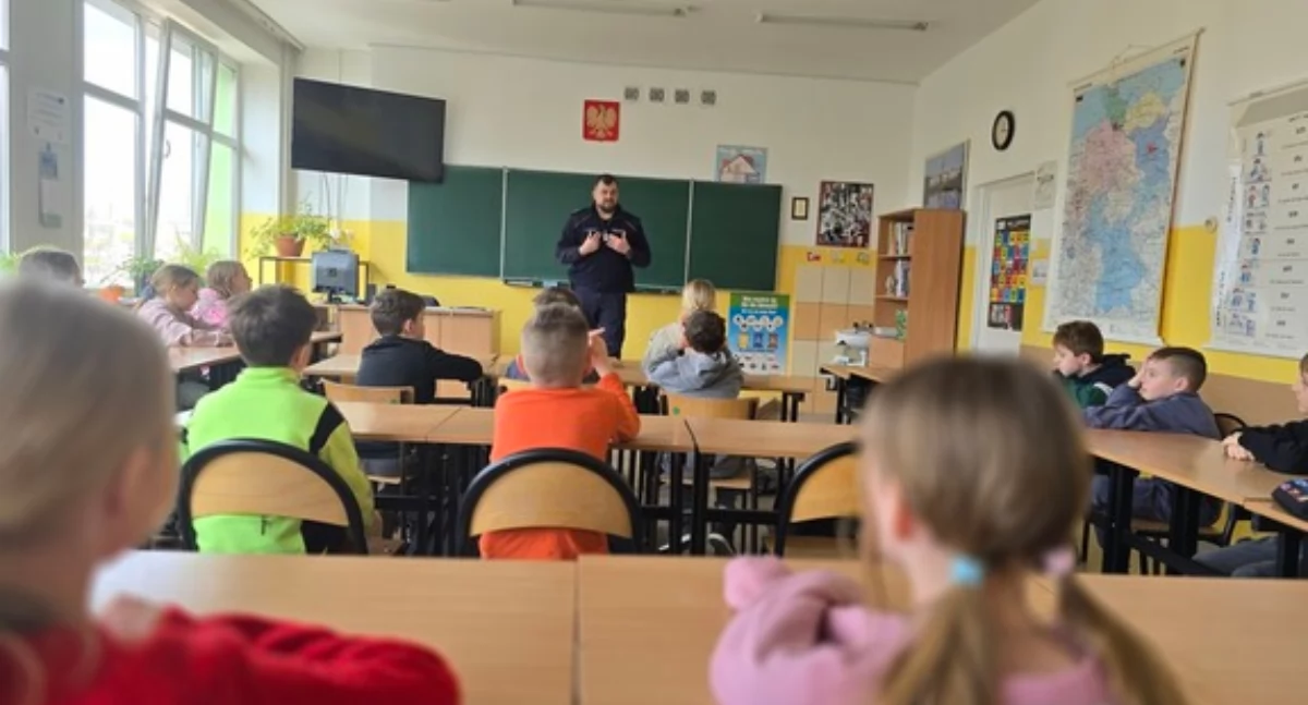 Policja - kryminalne, Uczniowie usłyszeli cyberprzemocy cyberzagrożeniach - zdjęcie, fotografia