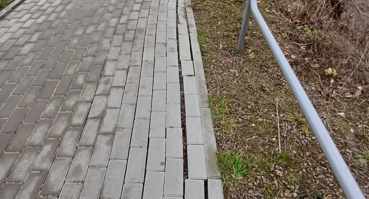 Interwencje, REDAKCJI Chodnik Wojska Polskiego rozchodzi [GALERIA] - zdjęcie, fotografia