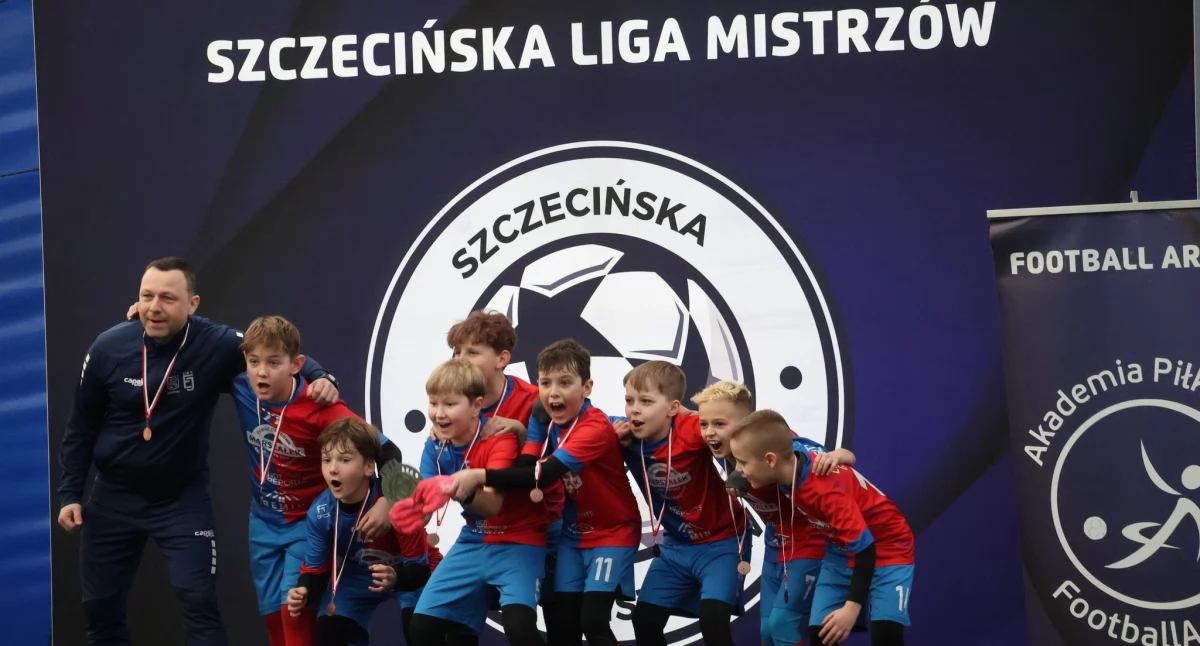 Piłka nożna, Wygrali Szczecińską Ligę Europy! [GALERIA] - zdjęcie, fotografia