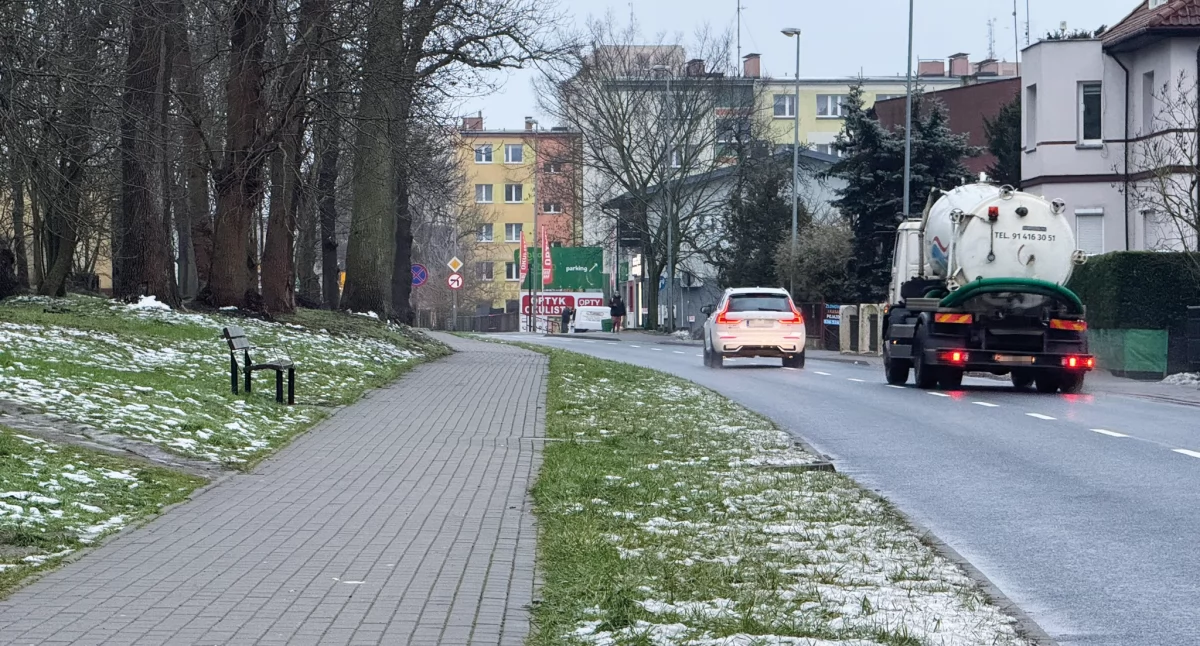 Interwencje, zabrał śmietniki Flisaczej - zdjęcie, fotografia