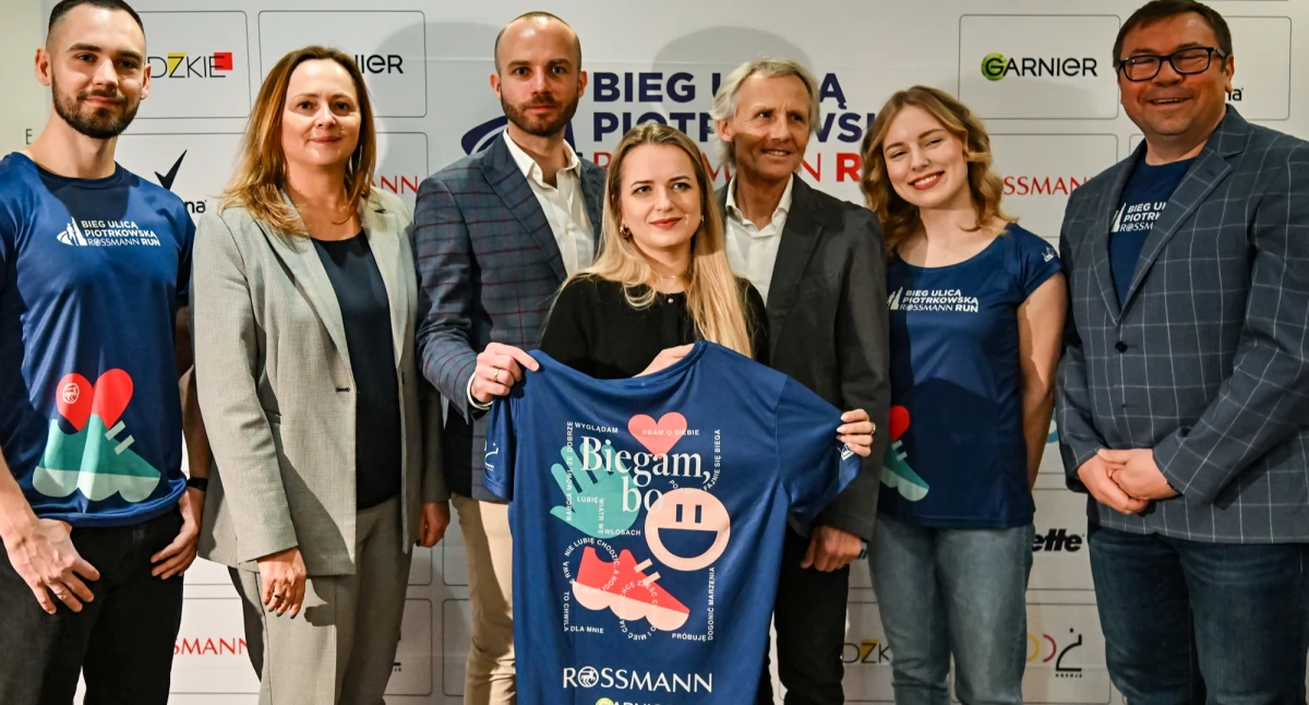 Promocja, Premiera nowej koszulki Ulicą Piotrkowską Rossmann - zdjęcie, fotografia
