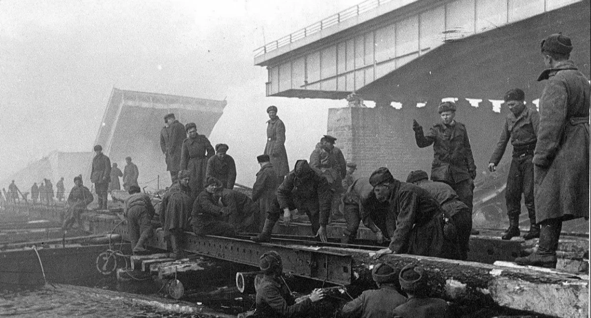 Turystyka Rowery, Zapraszają sobotnią godzinną wycieczkę historyczną - zdjęcie, fotografia