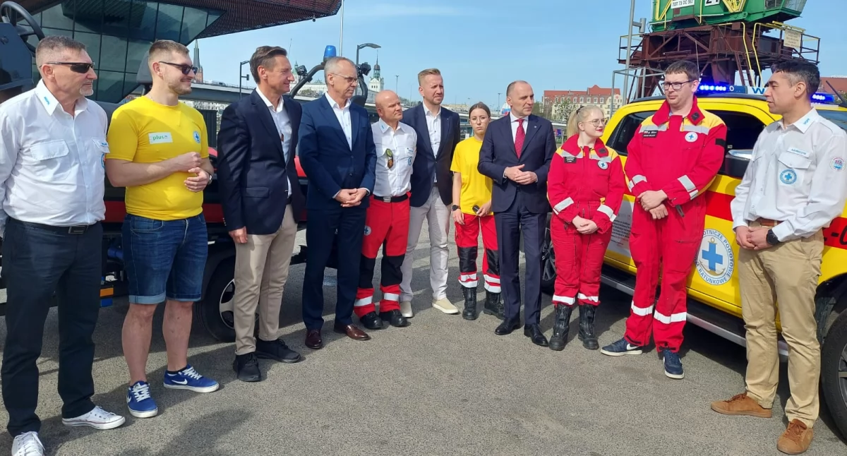 Inwestycje, wsparciem sprzęt obsługę numeru alarmowego - zdjęcie, fotografia