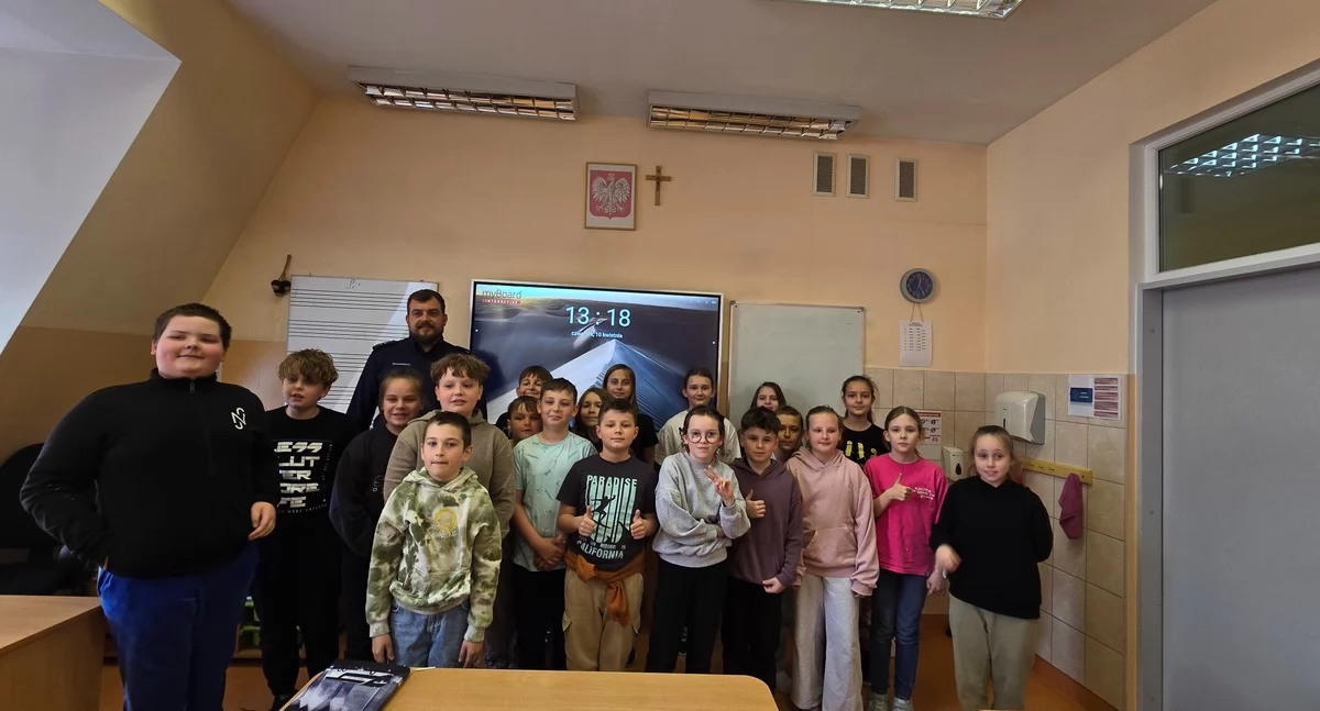 Szkoły i przedszkola, Uczniowie rozmawiali policją hejcie internecie - zdjęcie, fotografia