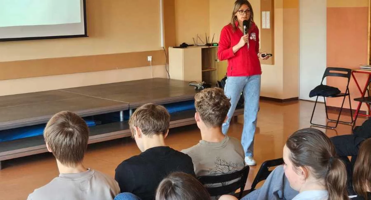 Szkoły i przedszkola, Mówili zapobieganiu używania substancji psychoaktywnych - zdjęcie, fotografia