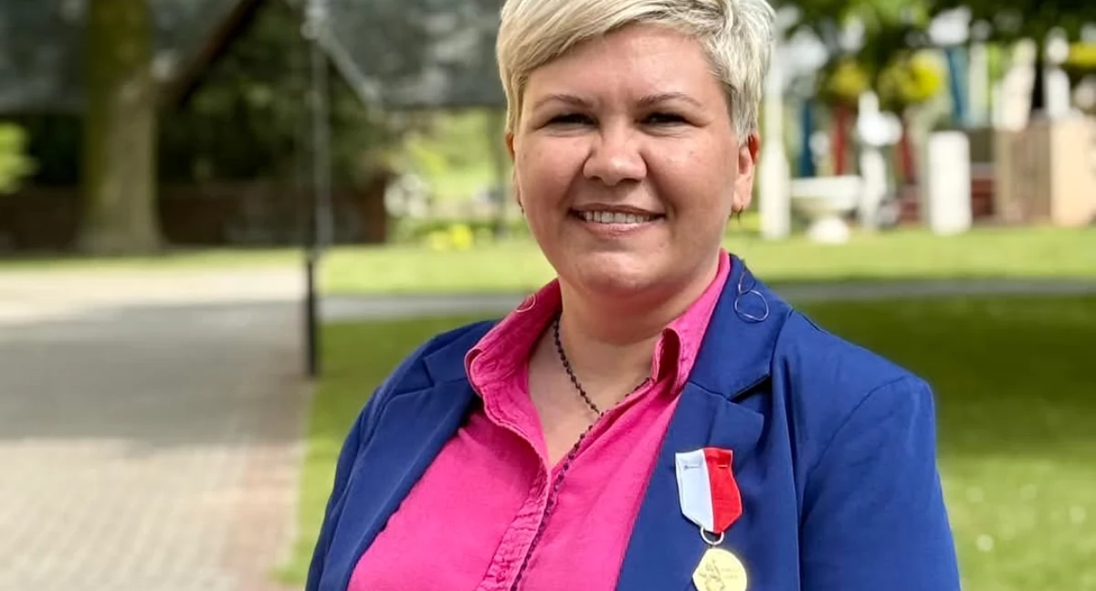 Inicjatywy społeczne, Izabela Karapulka odznaczona zasługi - zdjęcie, fotografia