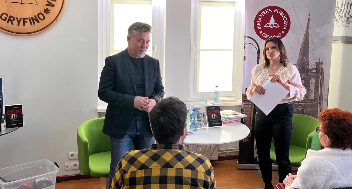 Wystawy Warsztaty, Rozpoczęto Gryfiński Tydzień Bibliotek Dziś kolejne spotkanie - zdjęcie, fotografia