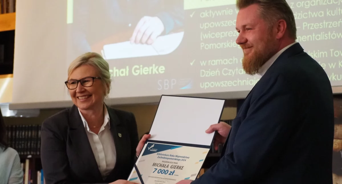 Książki, Michał Gierke Bibliotekarzem Roku! - zdjęcie, fotografia