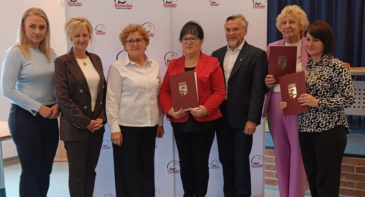 Inicjatywy społeczne, Przekazali dotację Memoriał Zbigniewa Starosty - zdjęcie, fotografia
