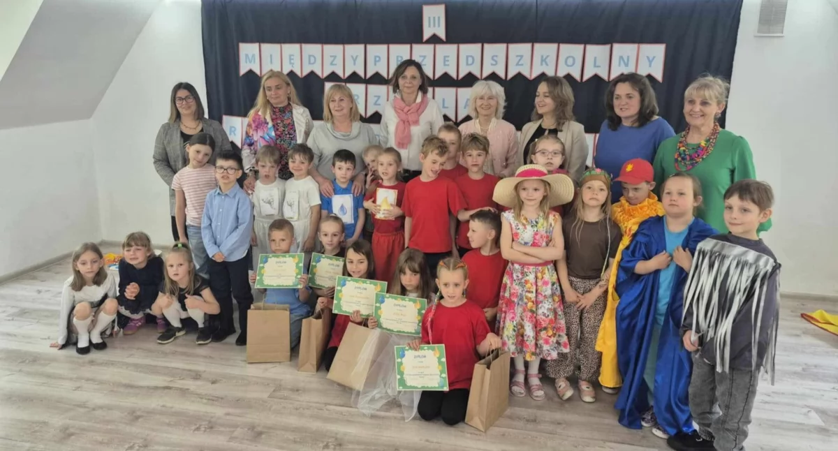 Szkoły i przedszkola, wyglądał Międzyprzedszkolny Przegląd Recytatorski [GALERIA] - zdjęcie, fotografia