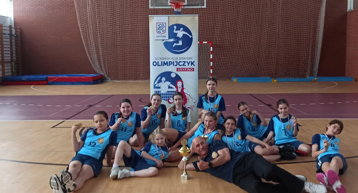 Koszykówka, Trzecie miejsce gryfińskich koszykarek Basket Lidze [GALERIA] - zdjęcie, fotografia