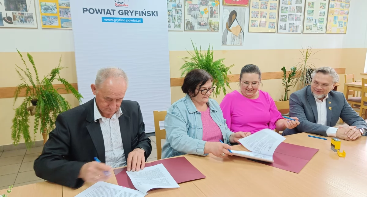 Opieka społeczna, Kolejne dotacje podpisane - zdjęcie, fotografia