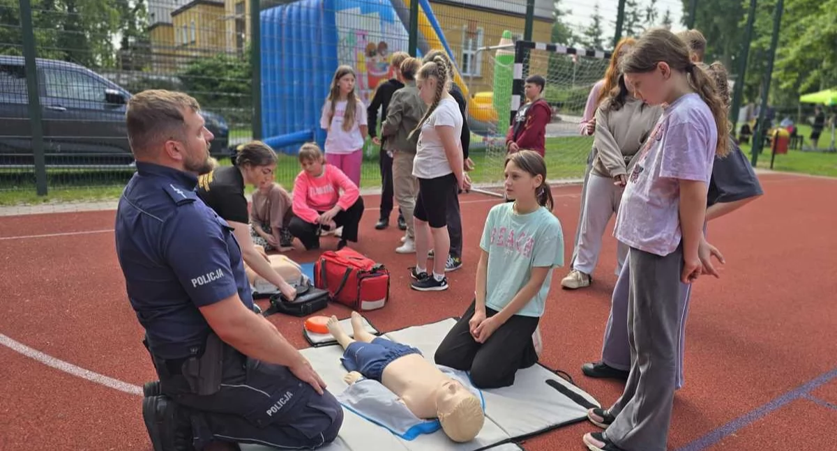 Szkoły i przedszkola, Policjanci wspierali imprezy okazji Dziecka [GALERIA] - zdjęcie, fotografia