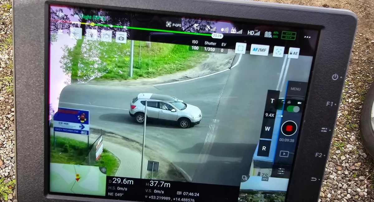 Policja - kryminalne, Policjanci znowu latali skrzyżowaniem Pniewie - zdjęcie, fotografia