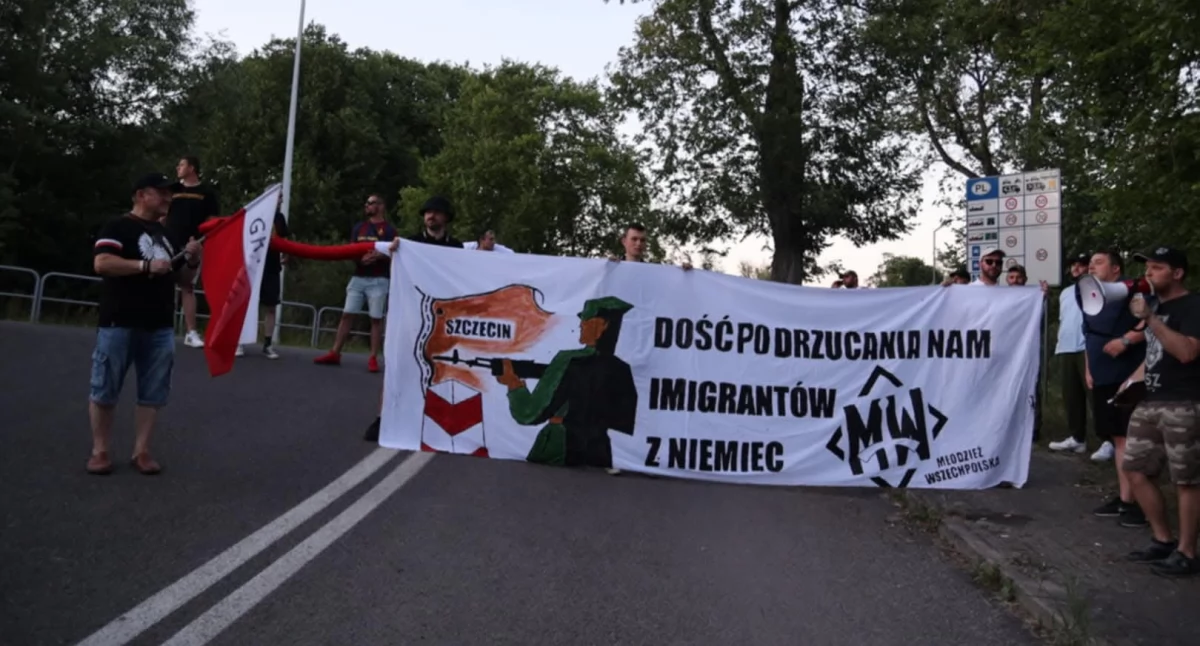 Inicjatywy społeczne, Przeszli biało czerwoną flagą granicę [GALERIA] - zdjęcie, fotografia