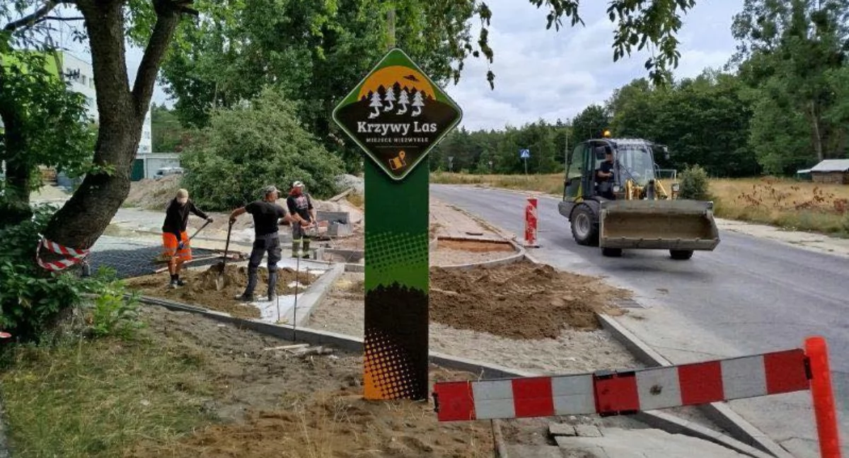 Inwestycje, Gmina chwali parkingiem Krzywym Lesie - zdjęcie, fotografia